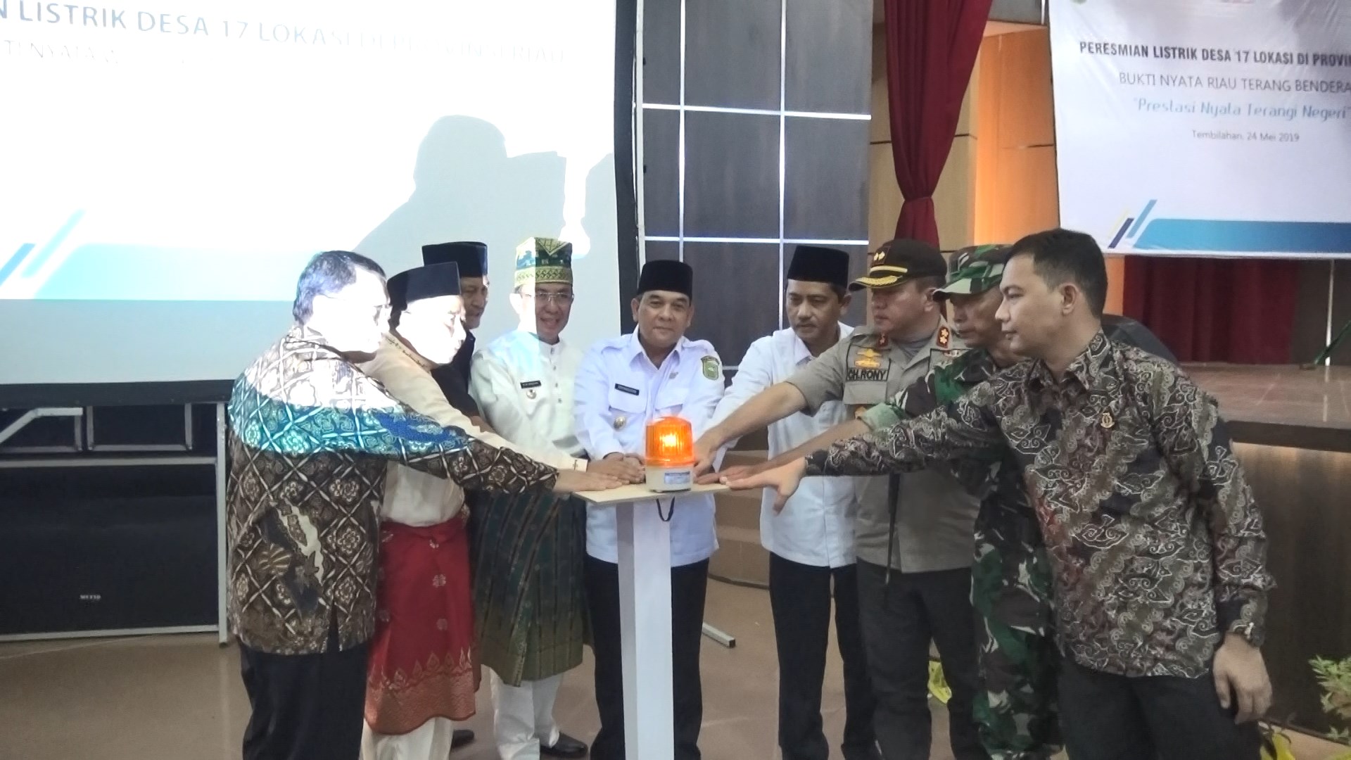 Bupati Wardan Harapkan Program Listrik Desa di Inhil Dapat Digesa